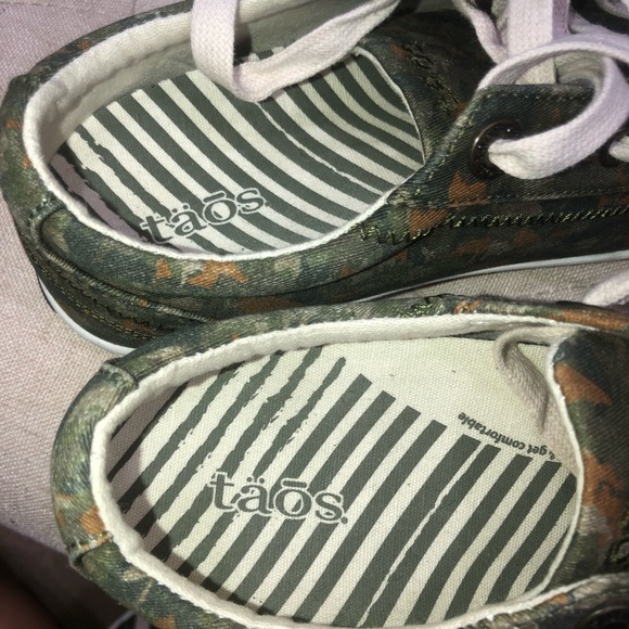 Taos NWOB! Star Desert Dark Camo Print Sneakers - Picture 7 of 10